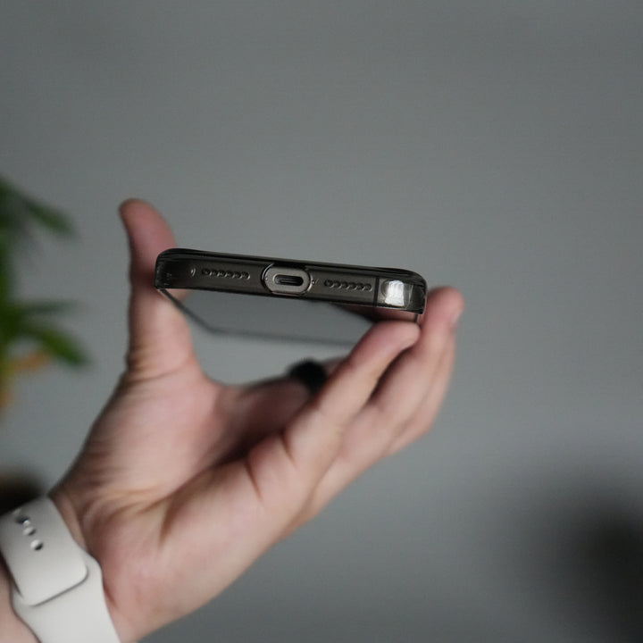 iPhone 17 Pro Max Anti-Yellow Hard Crystal Transparent MagSafe Case