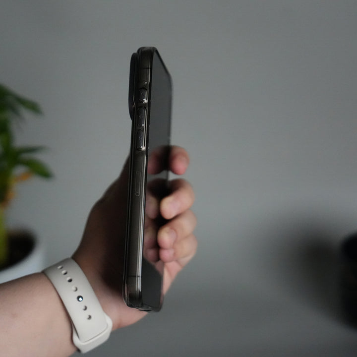 iPhone 17 Pro Max Anti-Yellow Hard Crystal Transparent MagSafe Case