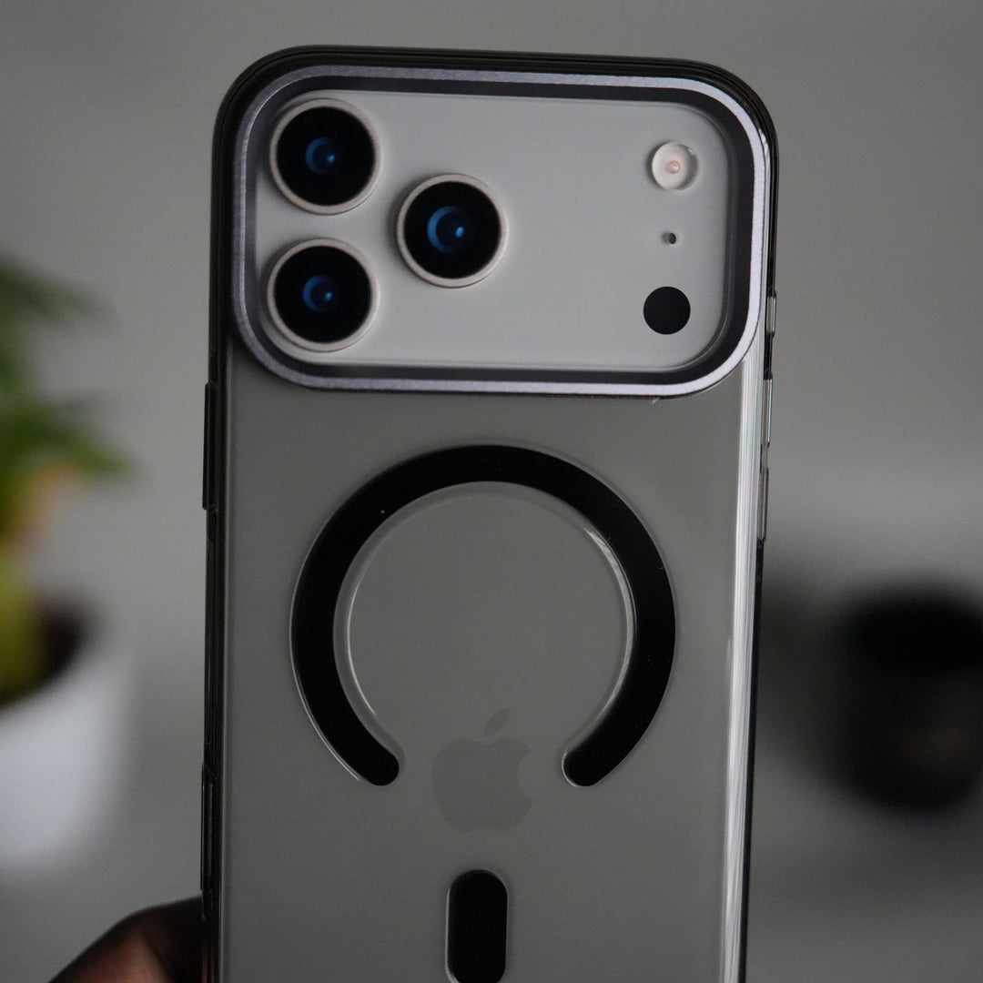 iPhone 17 Pro Max Anti-Yellow Hard Crystal Transparent MagSafe Case