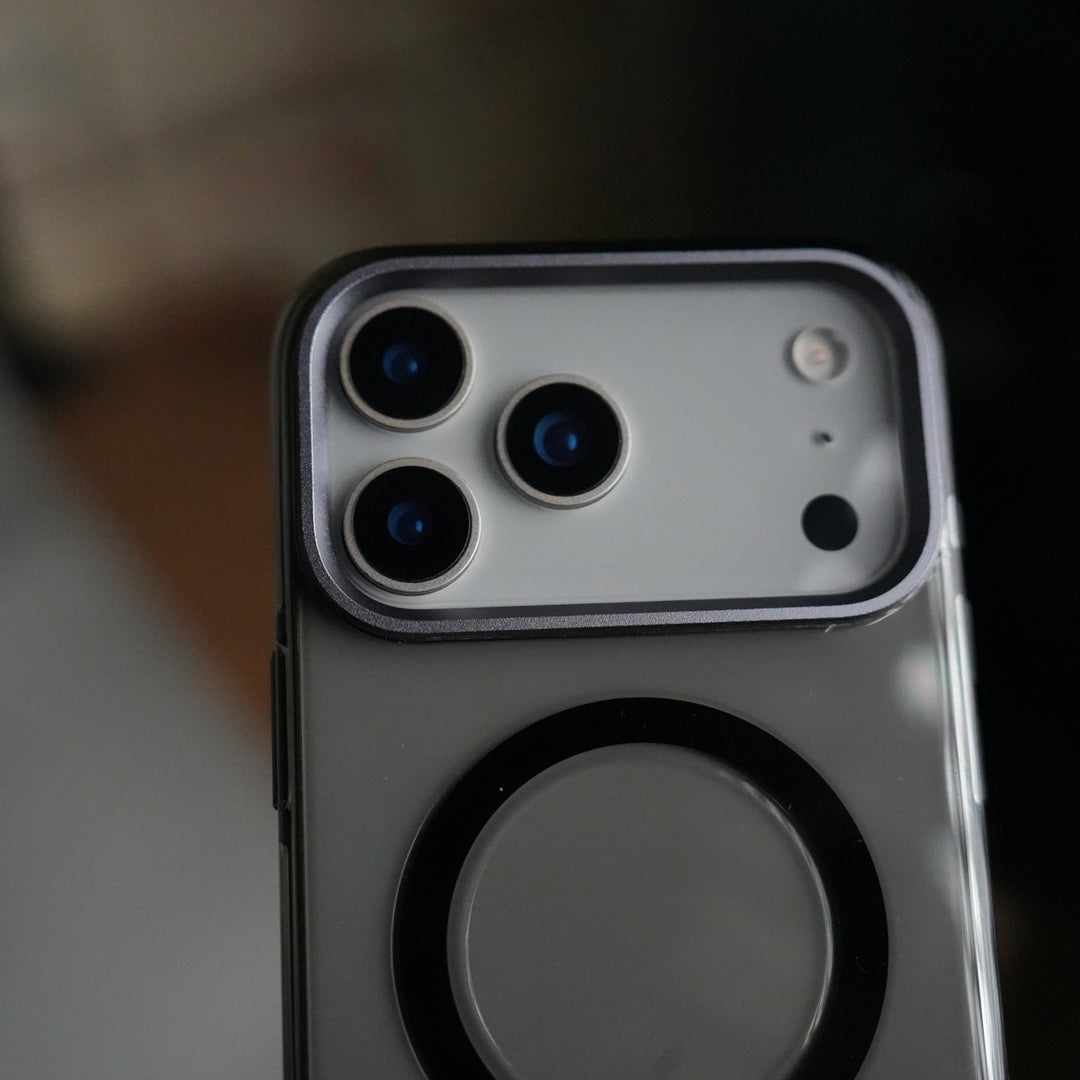 iPhone 17 Pro Max Anti-Yellow Hard Crystal Transparent MagSafe Case