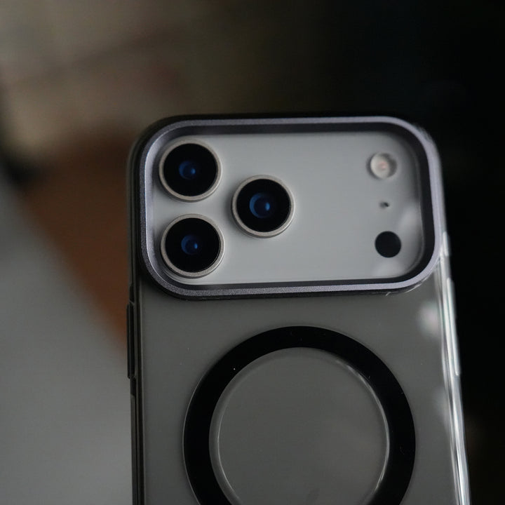 iPhone 17 Pro Max Anti-Yellow Hard Crystal Transparent MagSafe Case