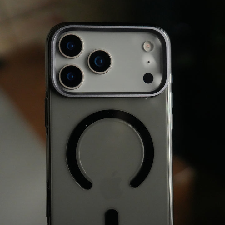 iPhone 17 Pro Max Anti-Yellow Hard Crystal Transparent MagSafe Case