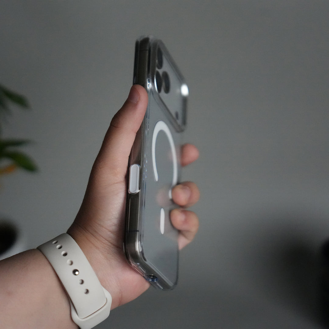 iPhone 17 Pro Max Anti-Yellow Hard Crystal Transparent MagSafe Case