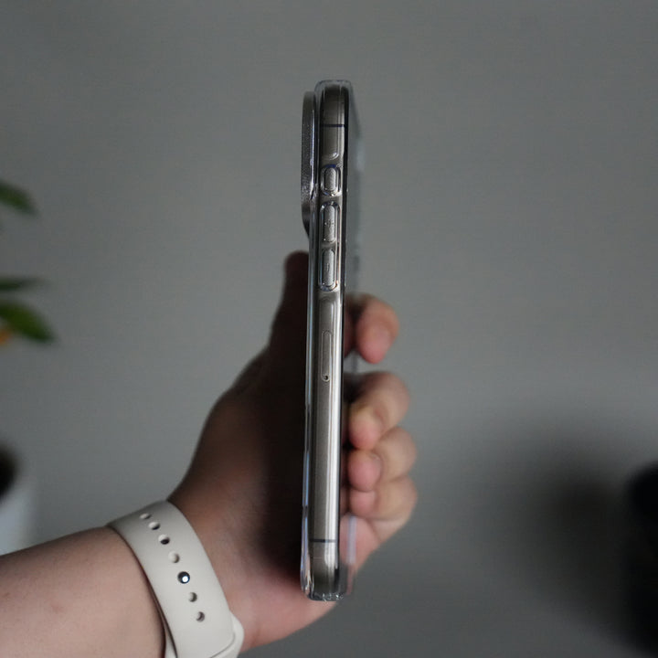 iPhone 17 Pro Max Anti-Yellow Hard Crystal Transparent MagSafe Case