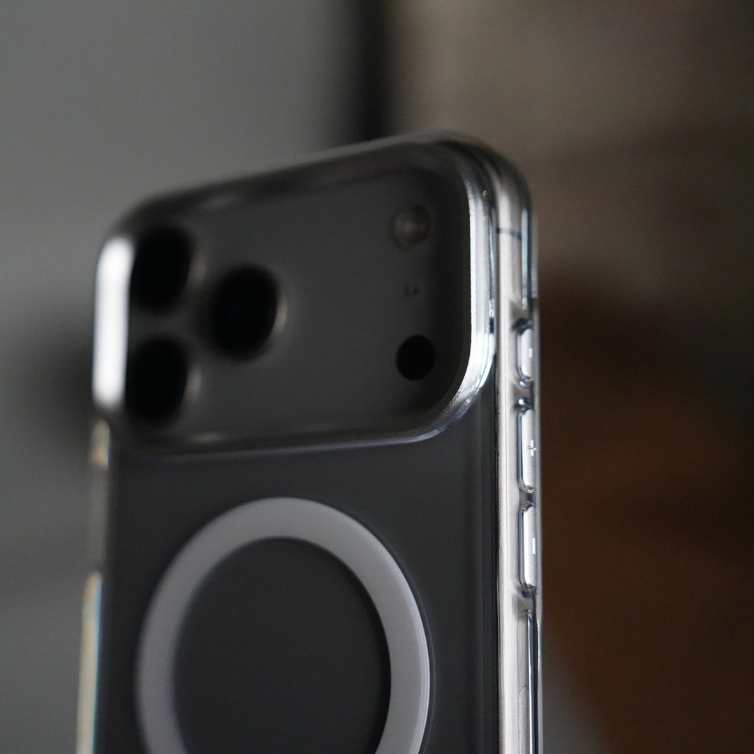 iPhone 17 Pro Max Anti-Yellow Hard Crystal Transparent MagSafe Case