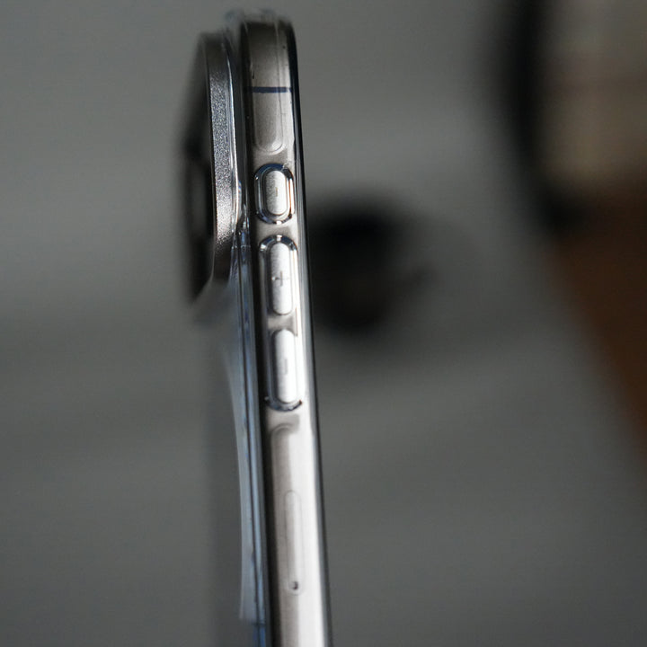 iPhone 17 Pro Max Anti-Yellow Hard Crystal Transparent MagSafe Case