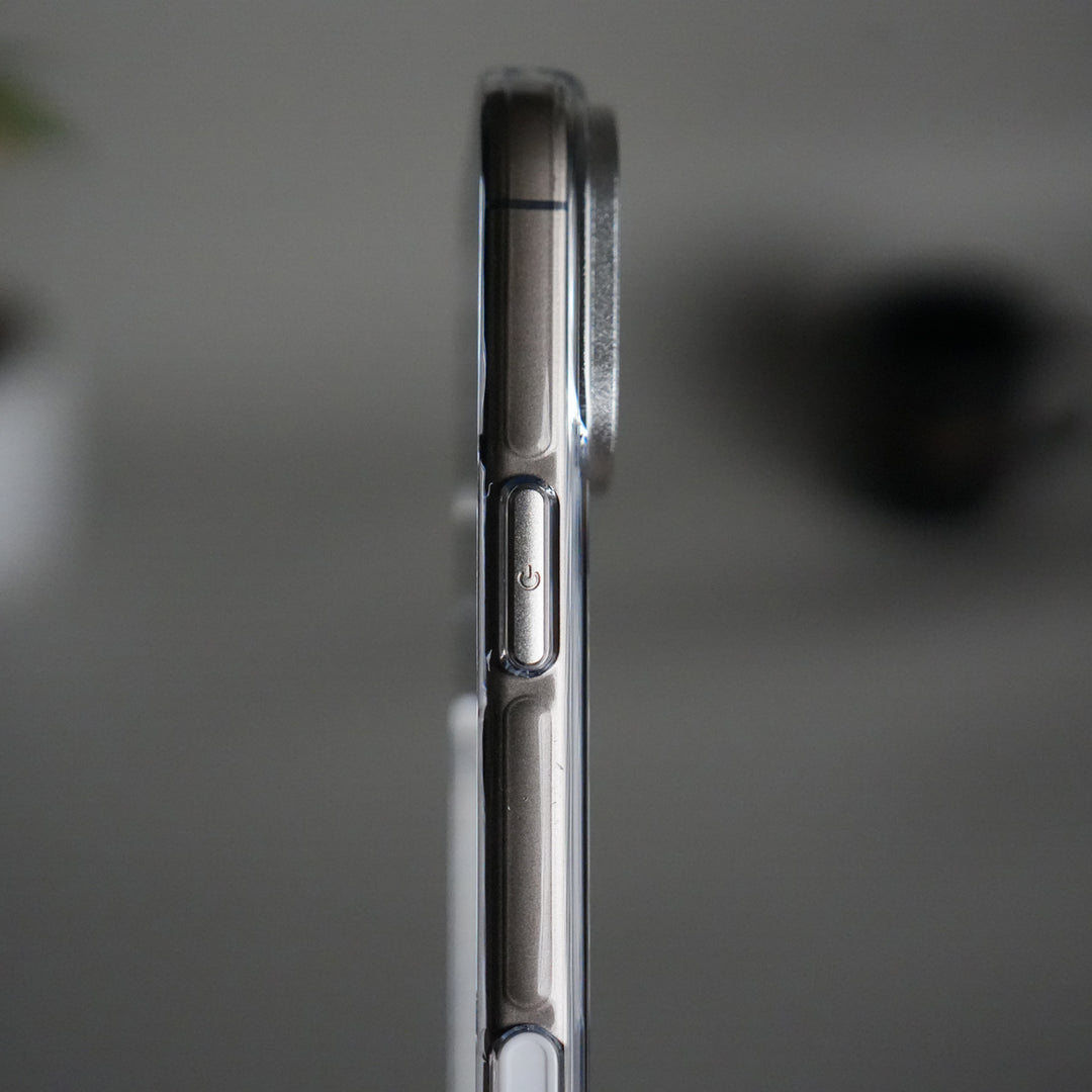 iPhone 17 Pro Max Anti-Yellow Hard Crystal Transparent MagSafe Case