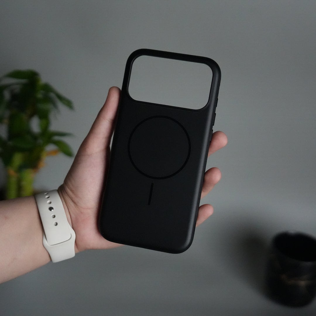iPhone 17 Series Matte Black MagSafe Case | Magnetic Protective Cover