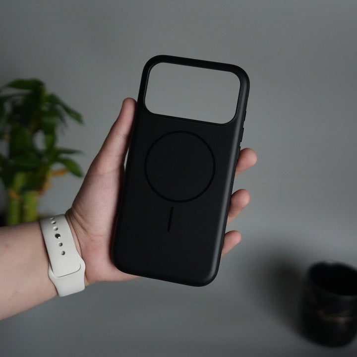 iPhone 17 Series Matte Black MagSafe Case | Magnetic Protective Cover
