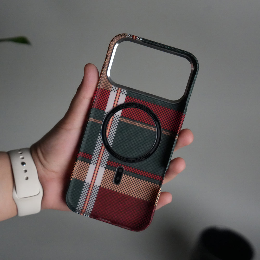 iPhone 17 Pro Max Carbon Fiber Texture Design Hard Pc MagSafe Case Cover (Green Red)