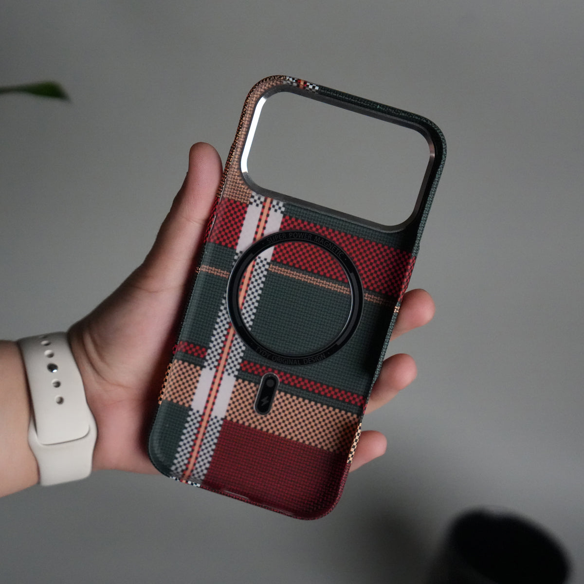 iPhone 18 Series Carbon Fiber Texture Design Hard Pc MagSafe Case Cover (Green Red)