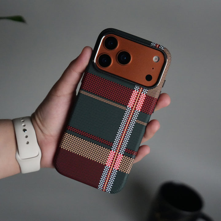 iPhone 17 Pro Max Carbon Fiber Texture Design Hard Pc MagSafe Case Cover (Green Red)