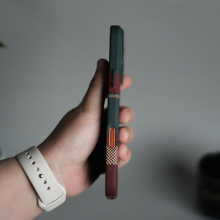 iPhone 17 Pro Max Carbon Fiber Texture Design Hard Pc MagSafe Case Cover (Green Red)