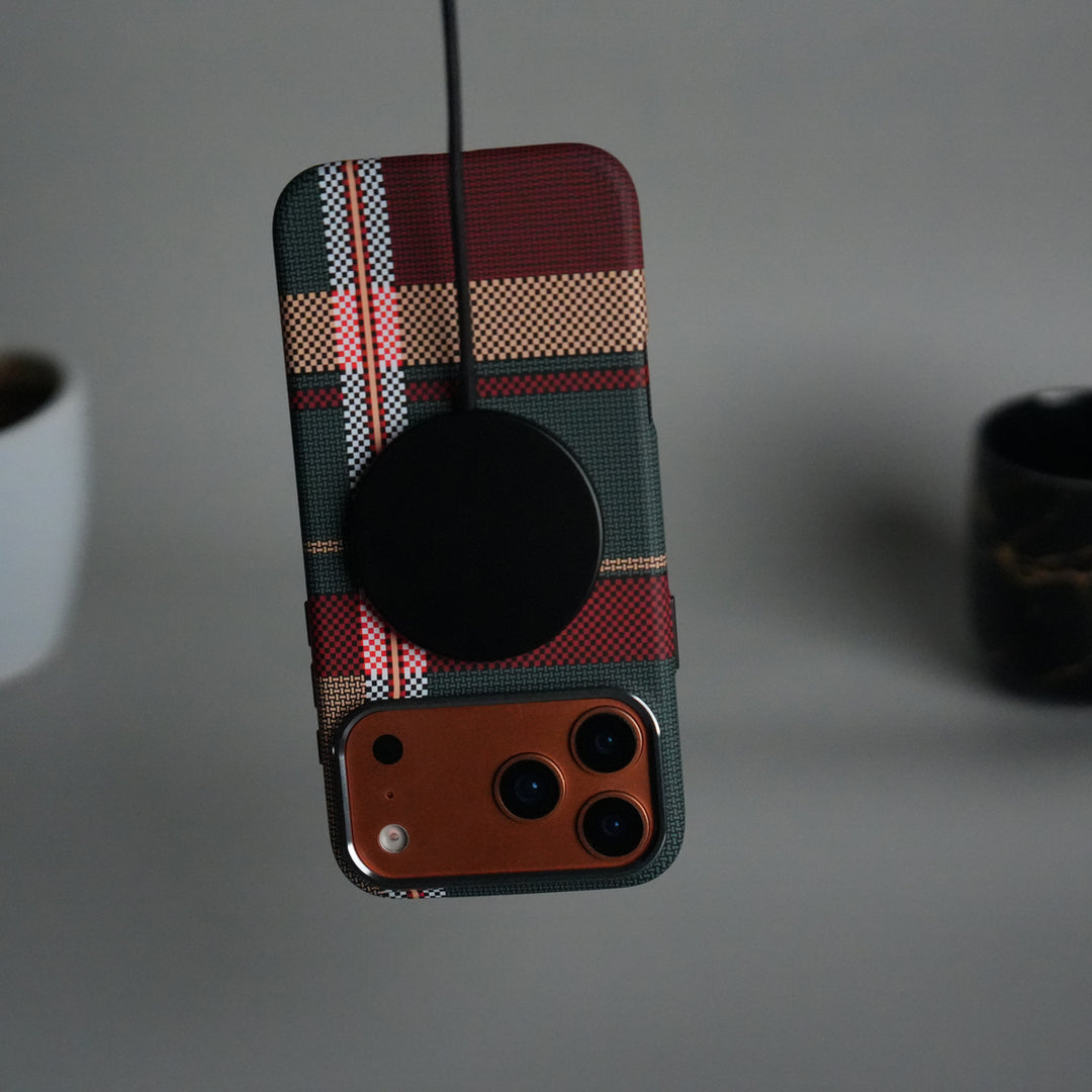 iPhone 17 Pro Max Carbon Fiber Texture Design Hard Pc MagSafe Case Cover (Green Red)