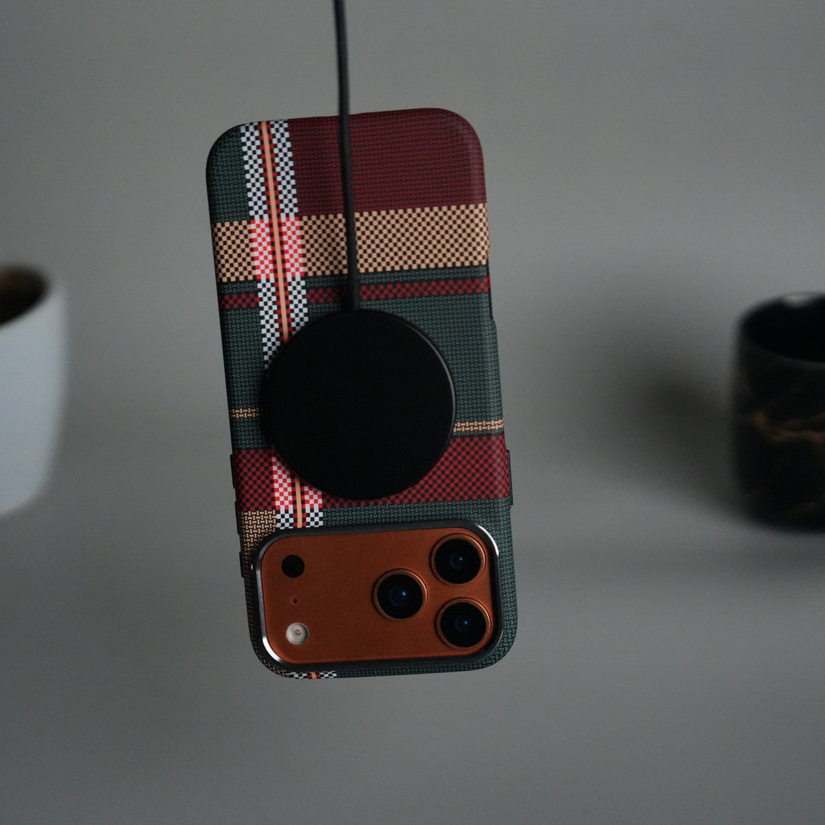 iPhone 18 Series Carbon Fiber Texture Design Hard Pc MagSafe Case Cover (Green Red)