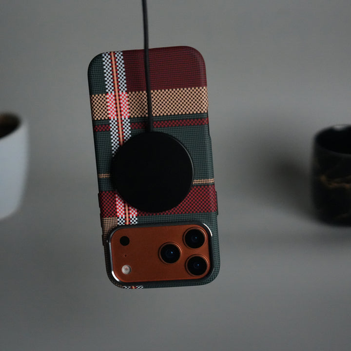 iPhone 17 Pro Max Carbon Fiber Texture Design Hard Pc MagSafe Case Cover (Green Red)