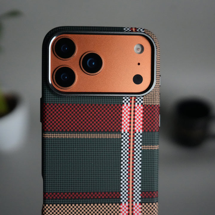 iPhone 17 Pro Max Carbon Fiber Texture Design Hard Pc MagSafe Case Cover (Green Red)