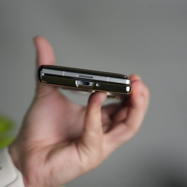 Galaxy Z Fold 7 Premium Carbon-Texture Ring Stand Flip Case