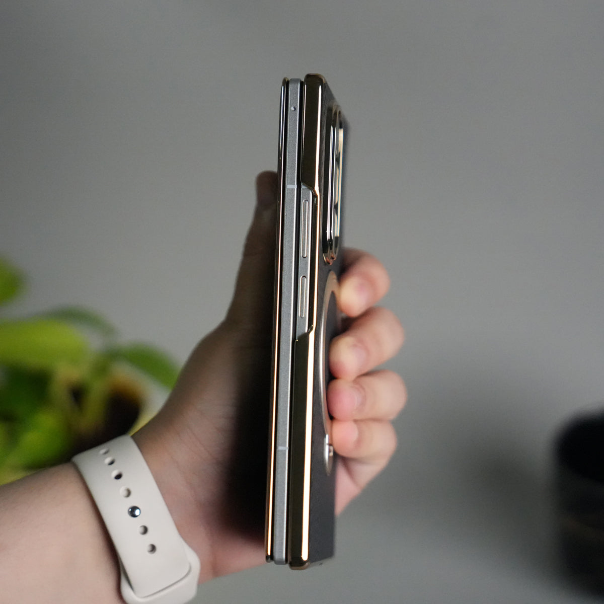 Galaxy Z Fold 7 Premium Carbon-Texture Ring Stand Flip Case