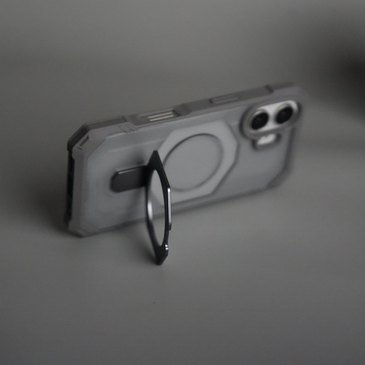 iPhone 17 – Rugged Armor MagSafe Case with Metal Kickstand