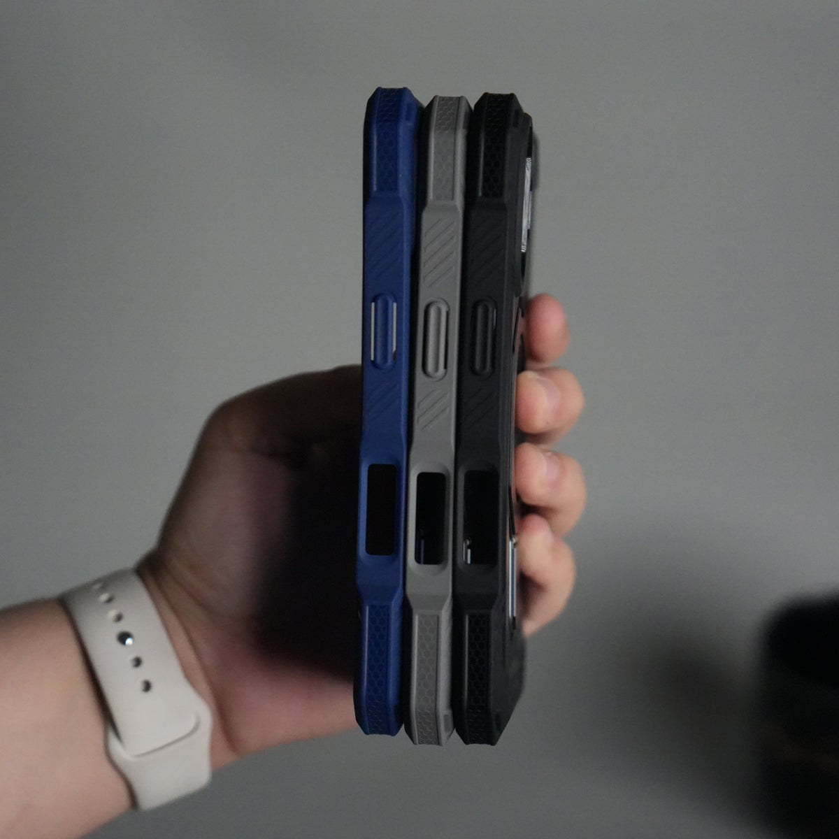 iPhone 17 – Rugged Armor MagSafe Case with Metal Kickstand