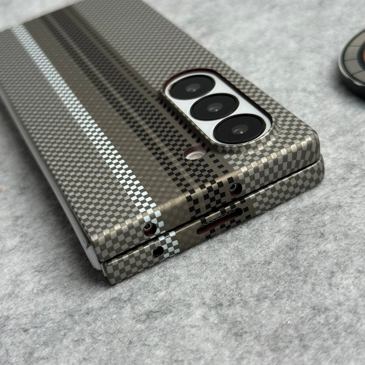 Samsung Galaxy Z Fold Series Carbon Fiber Texture Aramid Design Hard Pc MagSafe Case Cover