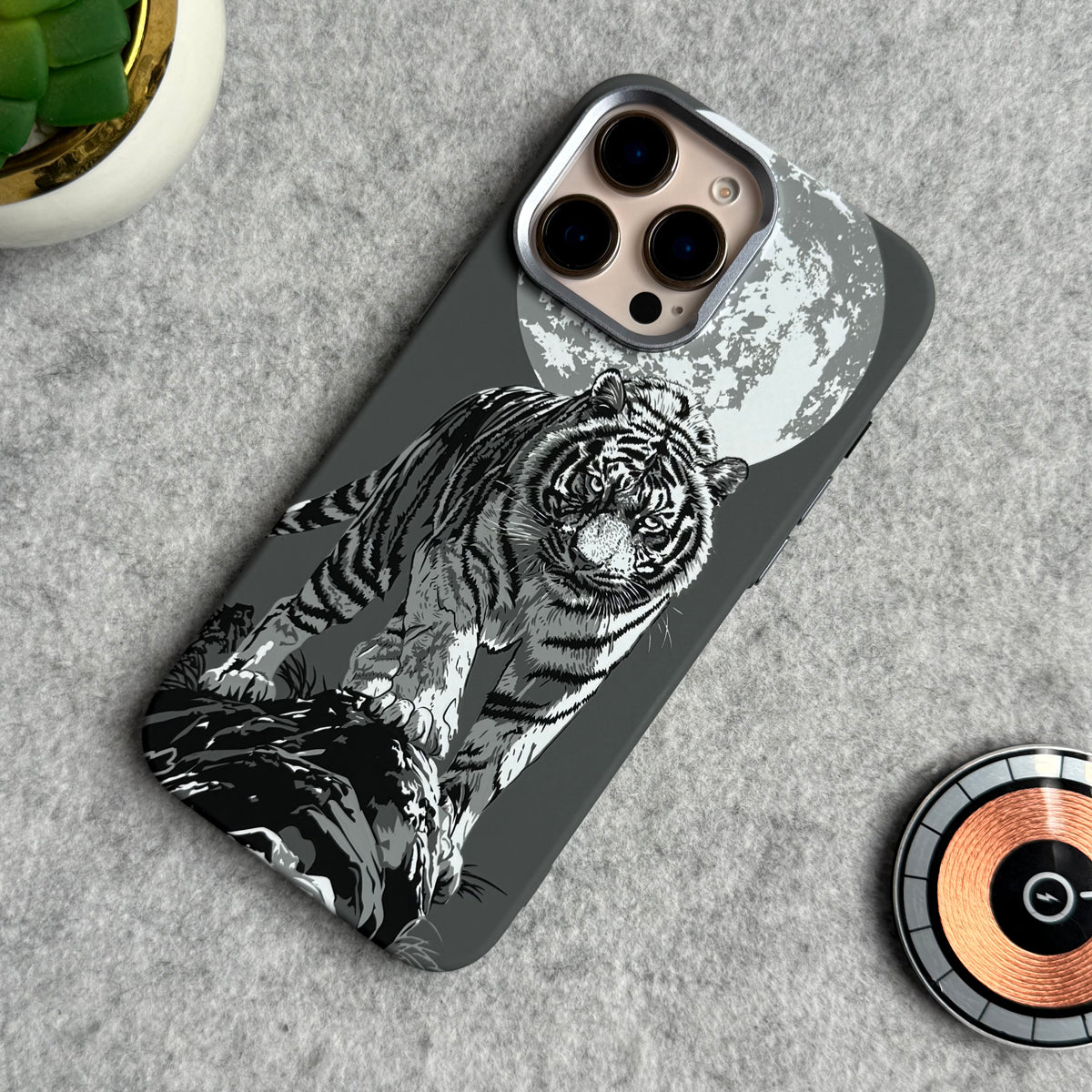 iPhone Series Carbon Fiber Texture Tiger Lion Design Hard Pc MagSafe Case Cover