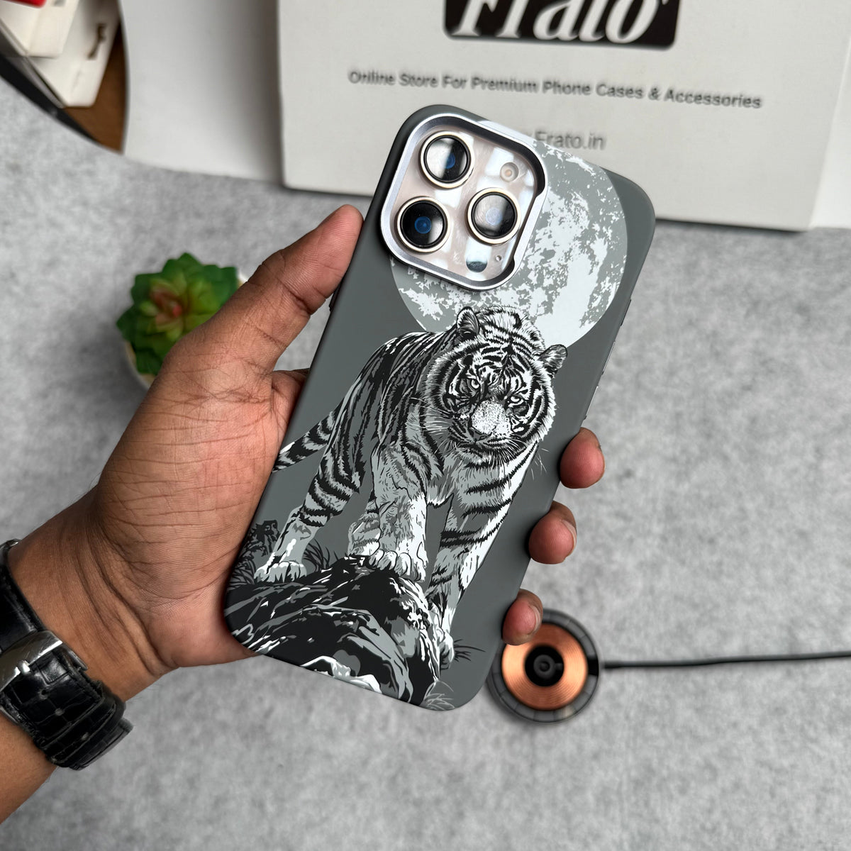 iPhone Series Carbon Fiber Texture Tiger Lion Design Hard Pc MagSafe Case Cover