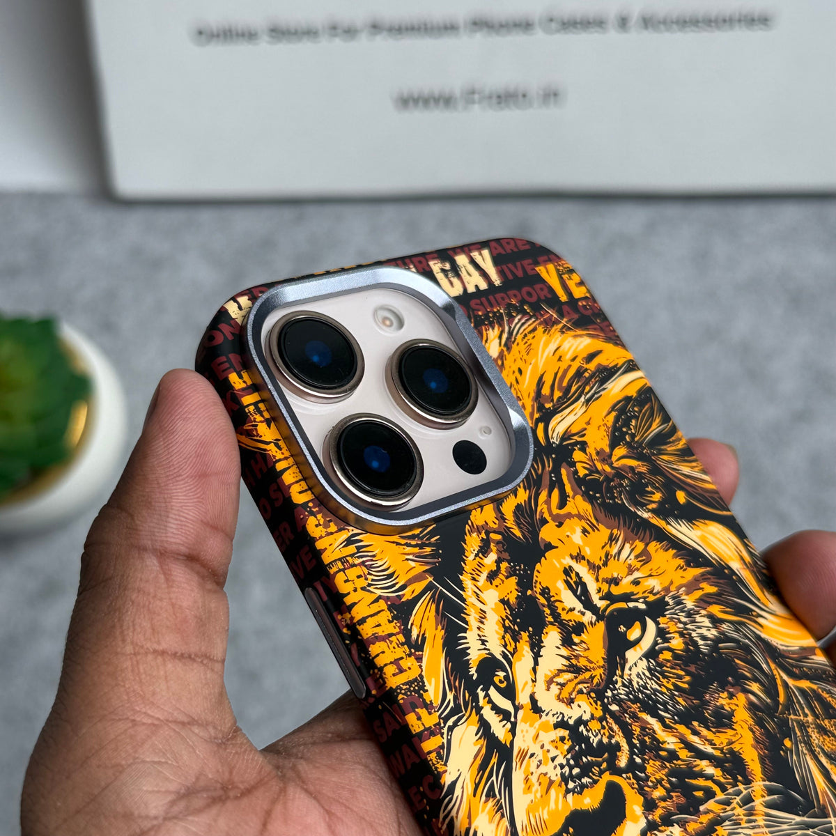 iPhone Series Carbon Fiber Texture Tiger Lion Design Hard Pc MagSafe Case Cover