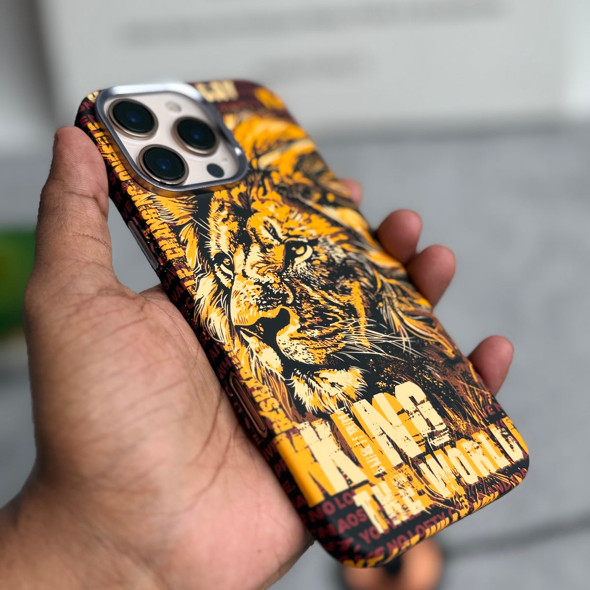 iPhone Series Carbon Fiber Texture Tiger Lion Design Hard Pc MagSafe Case Cover