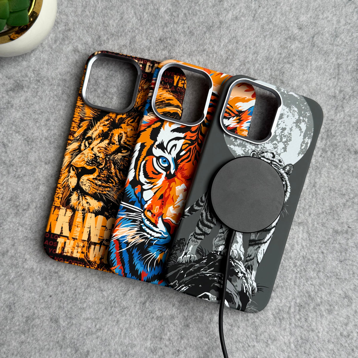iPhone Series Carbon Fiber Texture Tiger Lion Design Hard Pc MagSafe Case Cover