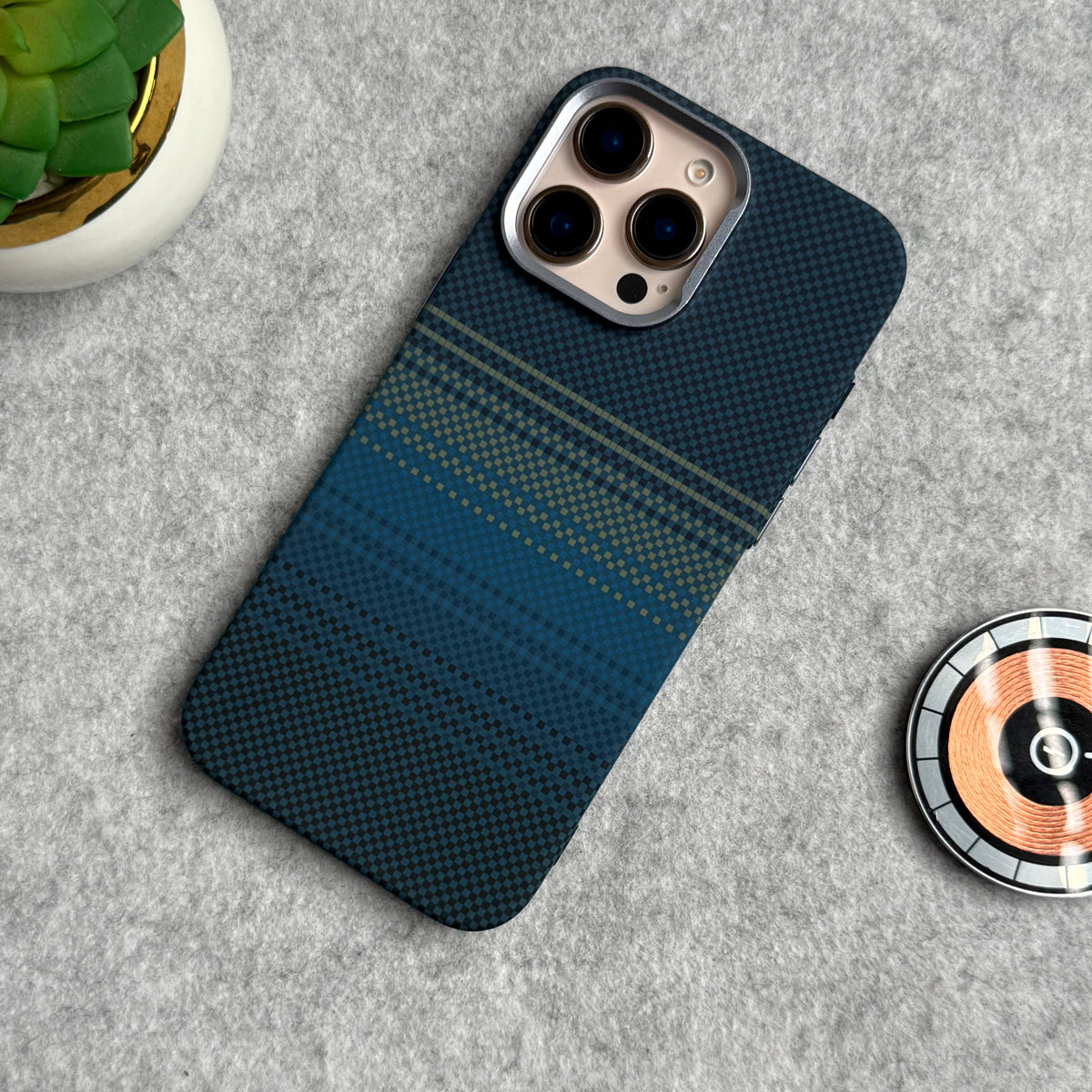 iPhone Carbon Fiber Texture Aramid Design Hard Pc MagSafe Case Cover