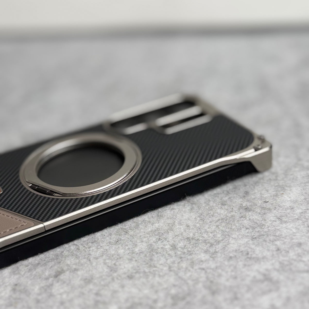Samsung Galaxy Ultra Series Premium Carbon Leather aluminium Metal Snap On Rotating Stand case