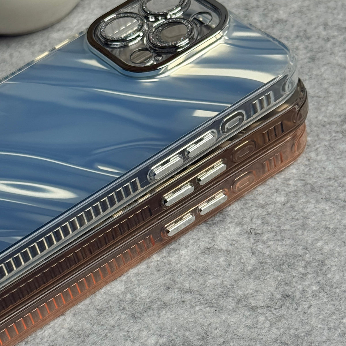 iPhone 15 Series 3D Wavy Pearl Case