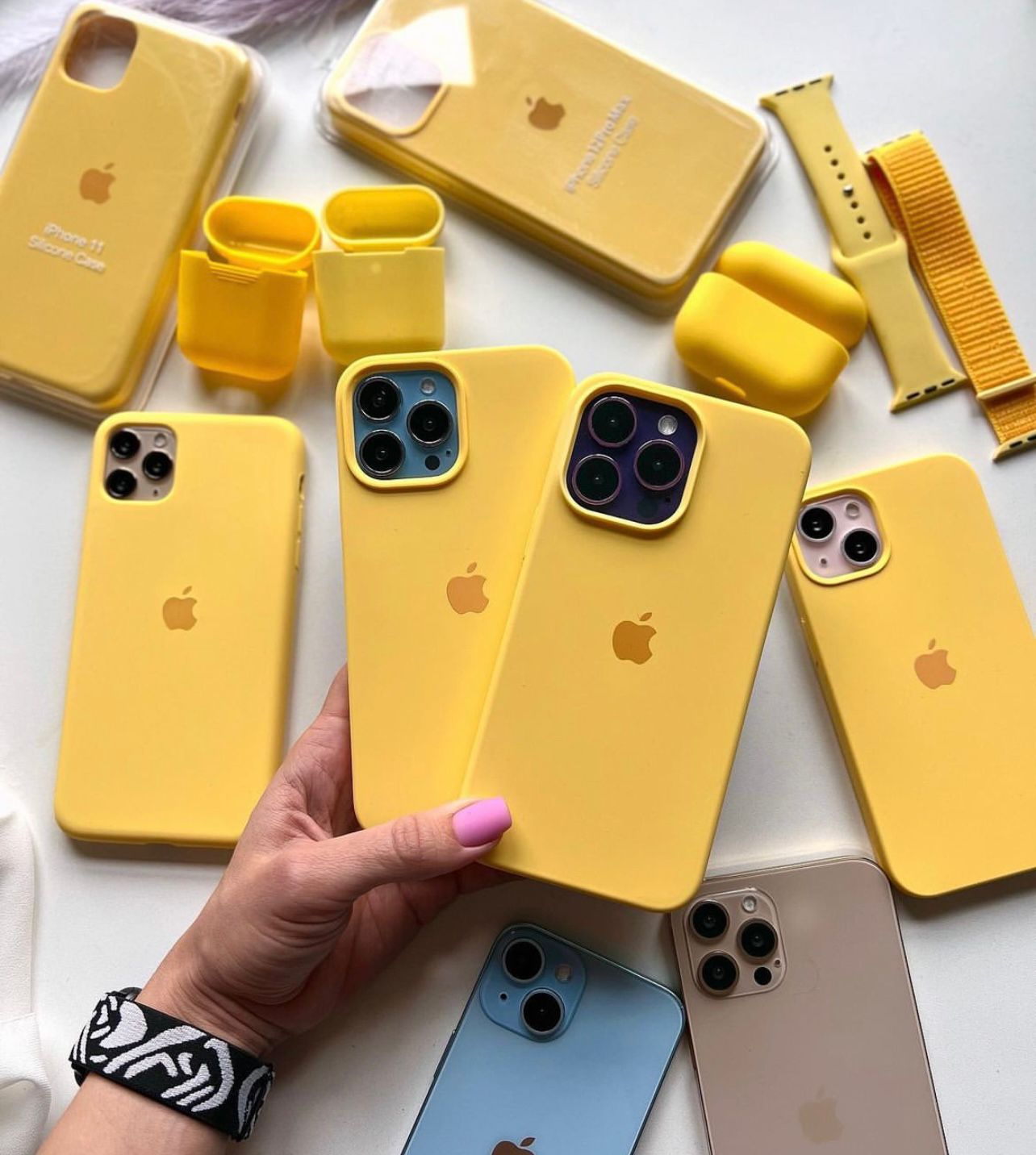 iPhone 15 Series Liquid Silicone Case Cover (Mustard Yellow